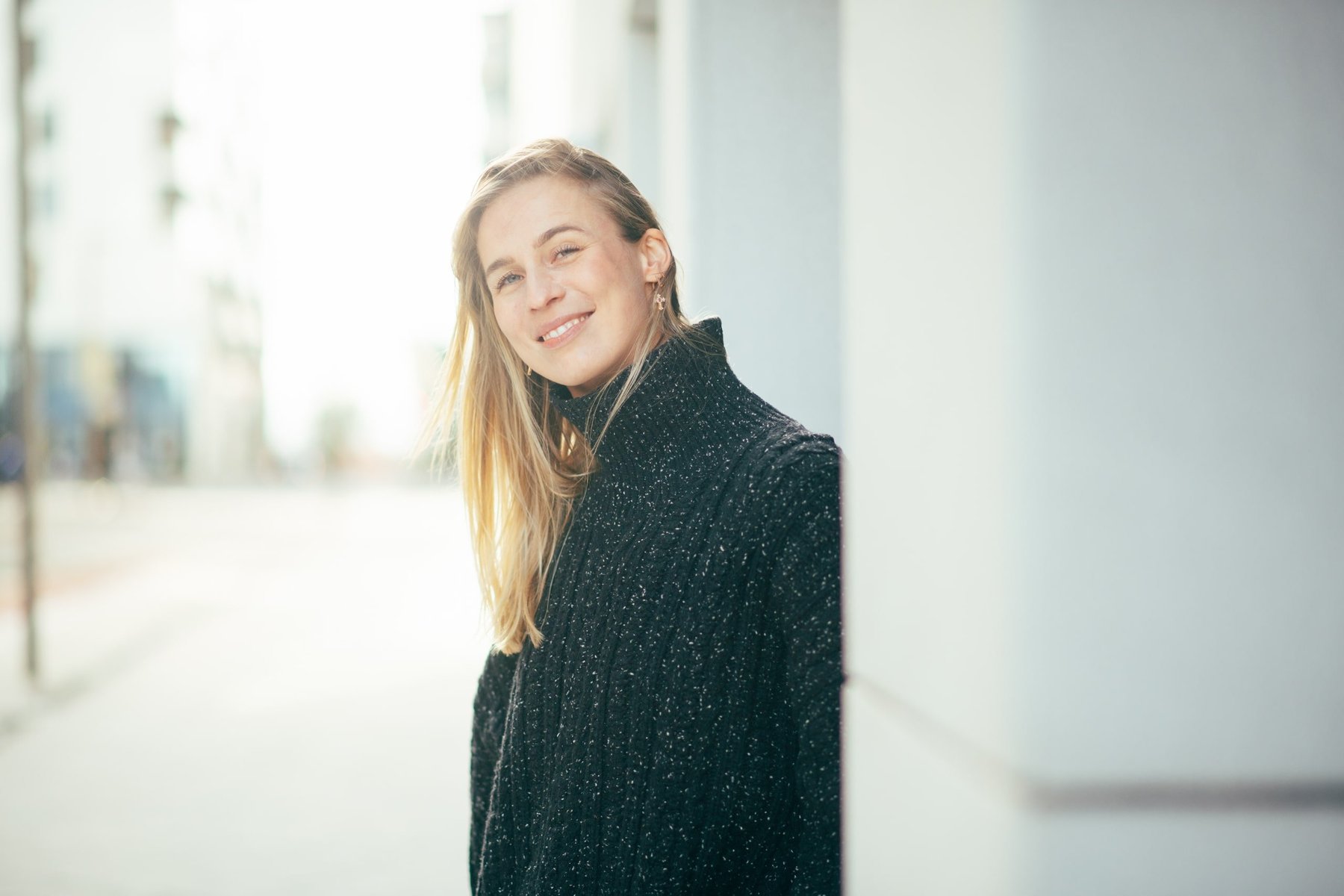 Portrett av en jente med svart genser