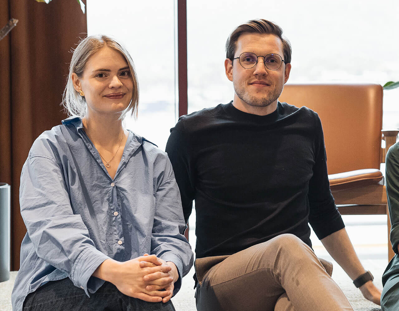 Woman and man sitting and smiling to the camera